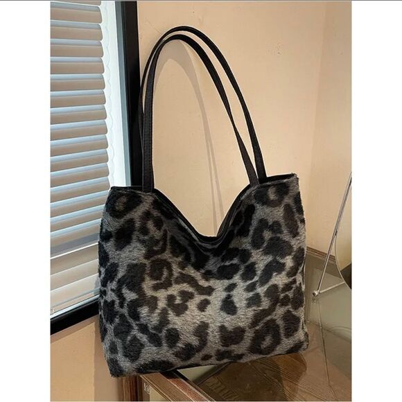 Leopard Print Canvas Magnetic Closure Shoulder Bag - Picture 5 of 6